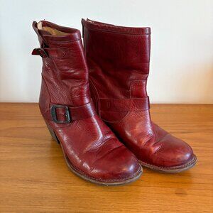 FRYE Karla Engineer Leather Back Zip Heeled Ankle Boot Women's 8.5 Burnt Red